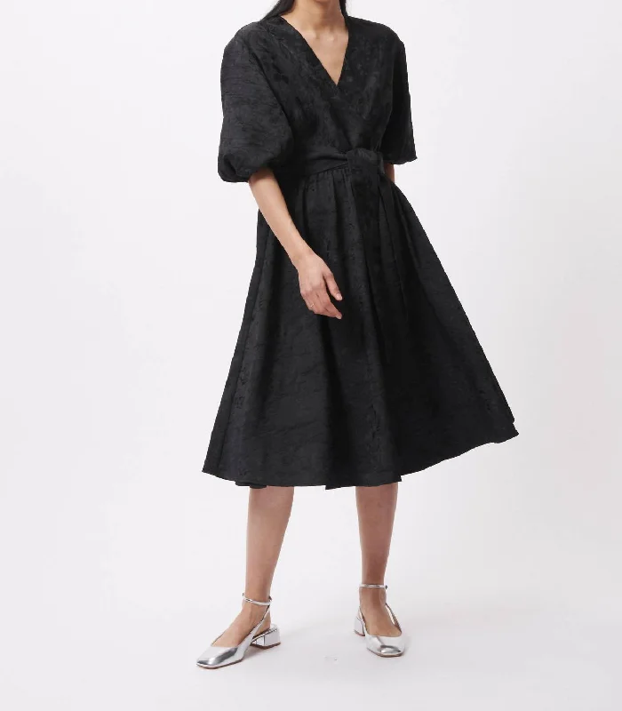 Noely Midi Dress In Black